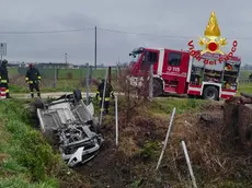 L'auto finita nel fosso