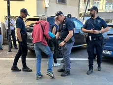 Controlli della polizia nella zona rossa della stazione di Padova