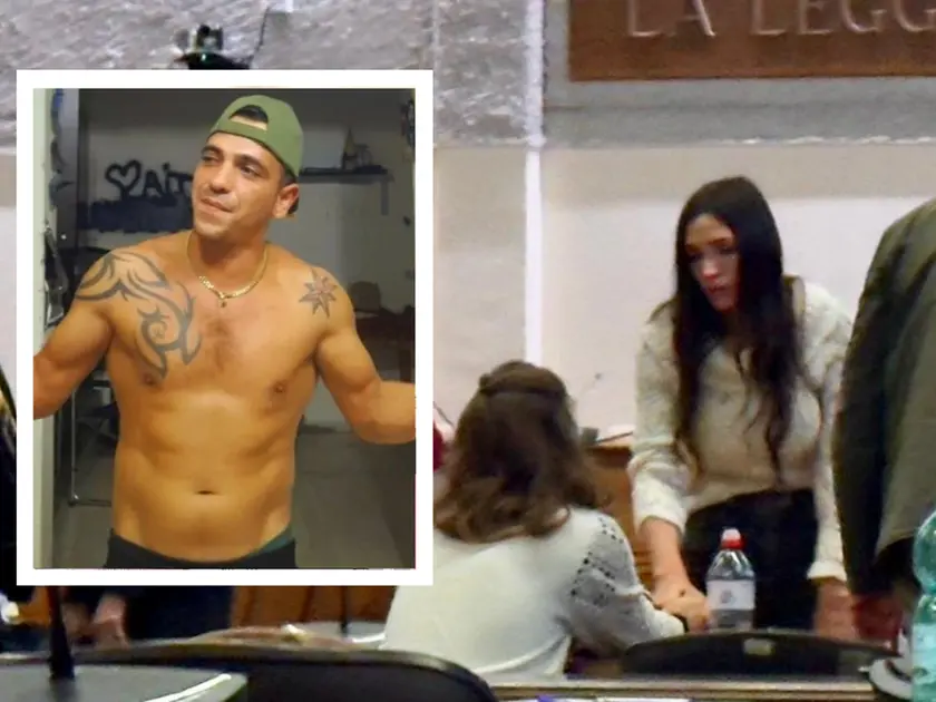 Valentina Boscaro, 34 anni, nell'aula bunker della Corte d'Assise d'Appello di Venezia durante l'ultima udienza di ottobre; nel riquadro Mattia Caruso, ucciso a 30 anni