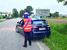 I carabinieri a San Martino di Lupari: dopo il lancio di petardi la donna si è rivolta all’Arma