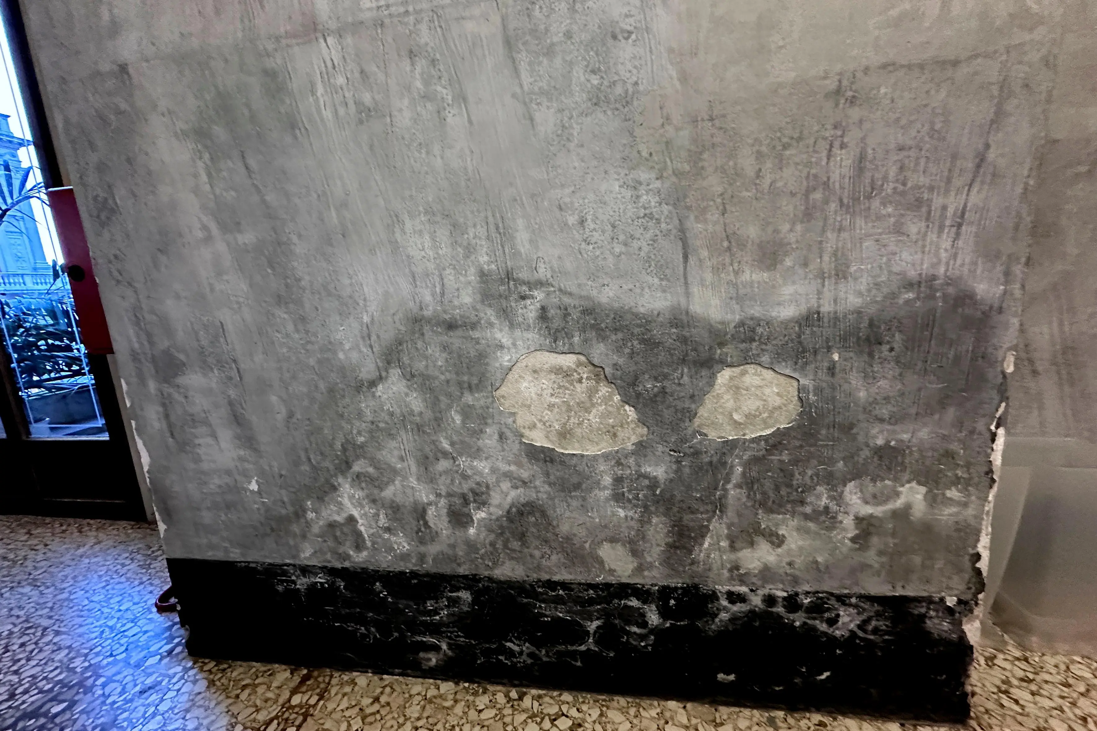 Le pareti danneggiate