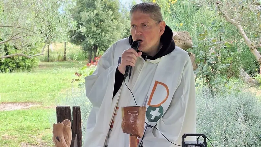 Il 51enne di Montebelluna Giovanni Gatto durante una celebrazione