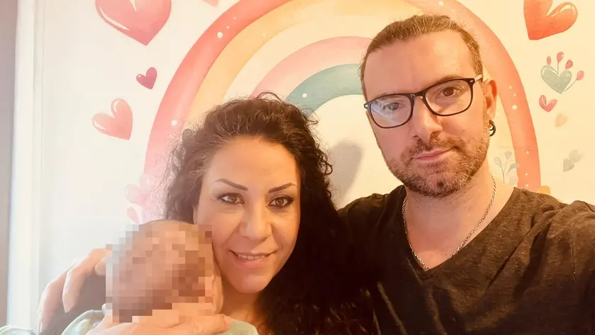 Marianna Locri, insegnante di arte e immagine,con il marito Fabio Palmitesta, musicoterapista, e il loro bimbo