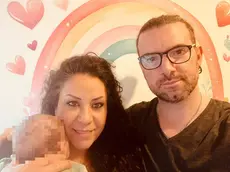 Marianna Locri, insegnante di arte e immagine,con il marito Fabio Palmitesta, musicoterapista, e il loro bimbo