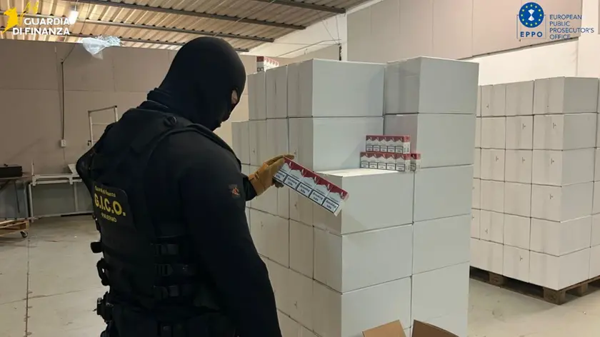 Scatoloni di sigarette illegali trovate nel Padovano