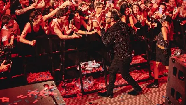 Un concerto del cantautore Cesare Cremonini foto Erika Serio