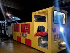 Il nuovo trenino elettrico che porta i visitatori nel cuore della miniera di Raibl