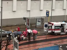 L'incidente in via Tommaseo a Padova: ragazzo cade nelle rotaie del tram