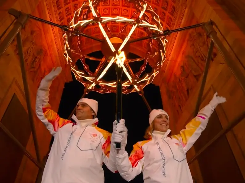 Alberto Tomba e Deborah Compagnoni ultimi tedofori a Milano