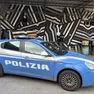 L'intervento della polizia all'esterno del locale