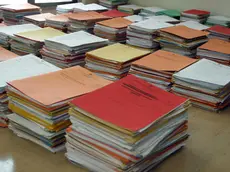 Fascicoli in un'aula di Tribunale