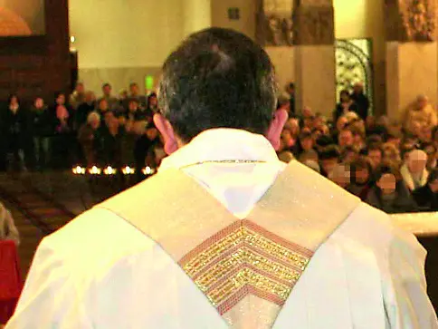 La vittima della truffa è un prete di una parrocchia di Padova