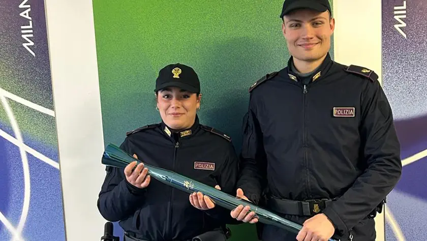 La polizia restituisce la fiaccola olimpica sparita dal villaggio di Cortina