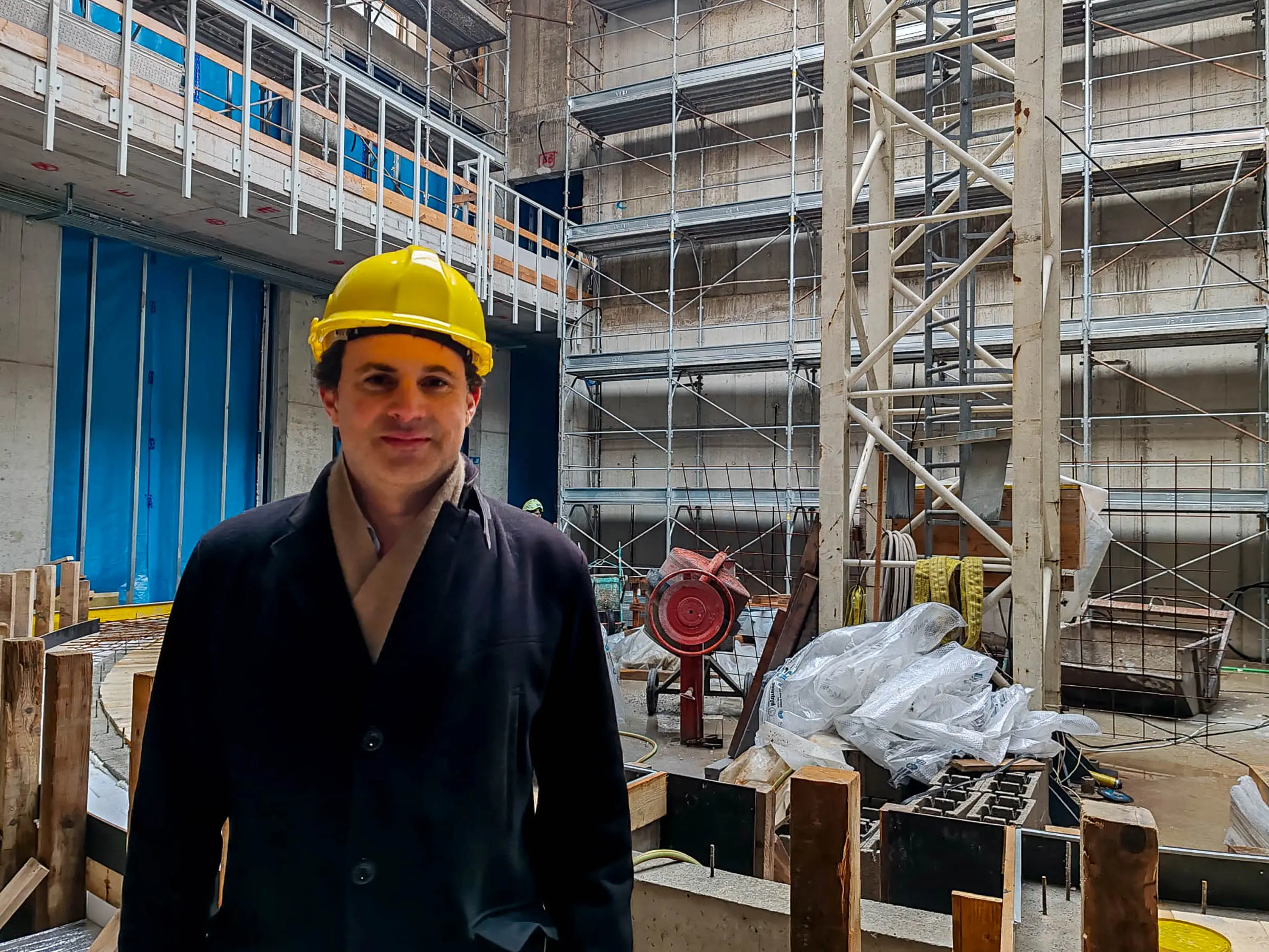 Il sindaco Matteo Pajola all'interno del cantiere