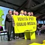 La famiglia di Giulio Regeni sul palco dell'evento "Parole, immagini e musica per Giulio"