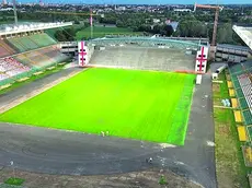 In alto lo stadio Euganeo che, nella candidatura di Venezia ai Giochi del 2020, avrebbe dovuto ospitare le partite di rugby a sette Foto Piran