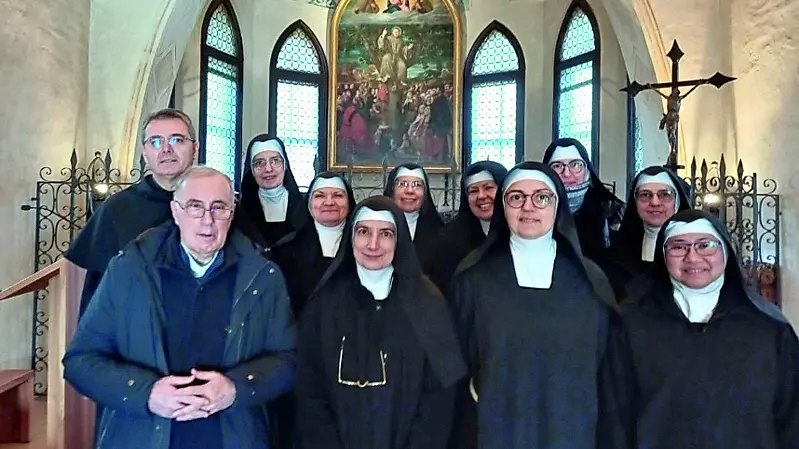 Il gruppo di suore clarisse di Camposampiero. Hanno anche il sito clarissedelnoce.it