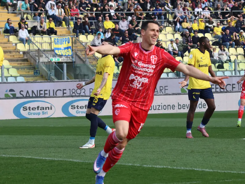 L'esultanza del Padova dopo la vittoria sul Modena