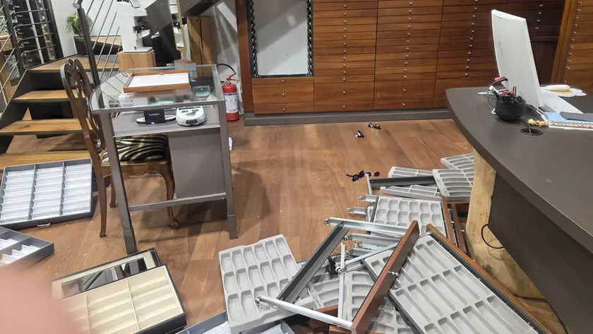 Il caos lasciato dai ladri