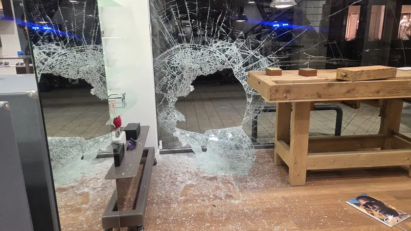 La vetrina di Officine Gianeletti a Padova