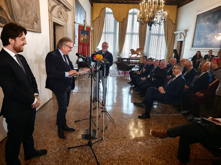Il presidente della Regione Alberto Stefani e l'assessore alla sanità Gino Gerosa con i direttori generali