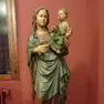 La statua della Madonna con Bambino che è stata recuperata dai carabinieri