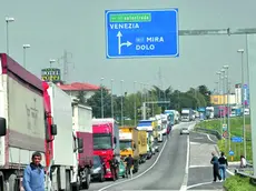 Tir in coda sulla Romea