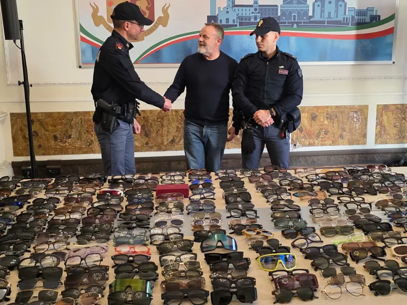 La refurtiva portata via a Officine Ottiche Gianeletti