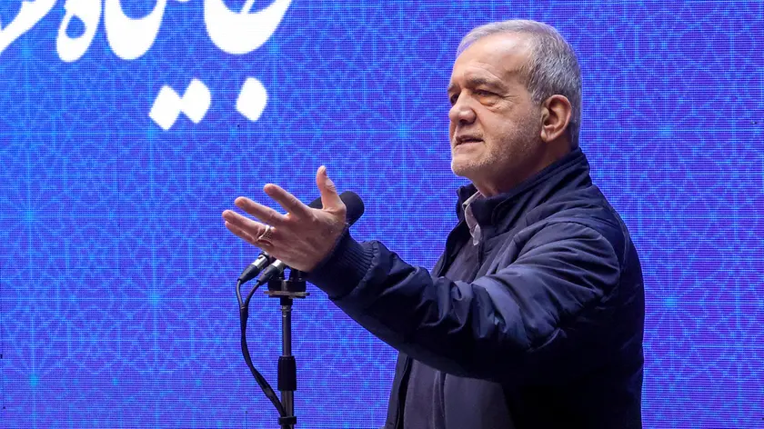 Il presidente iraniano Masoud Pezeshkian (foto Agf)