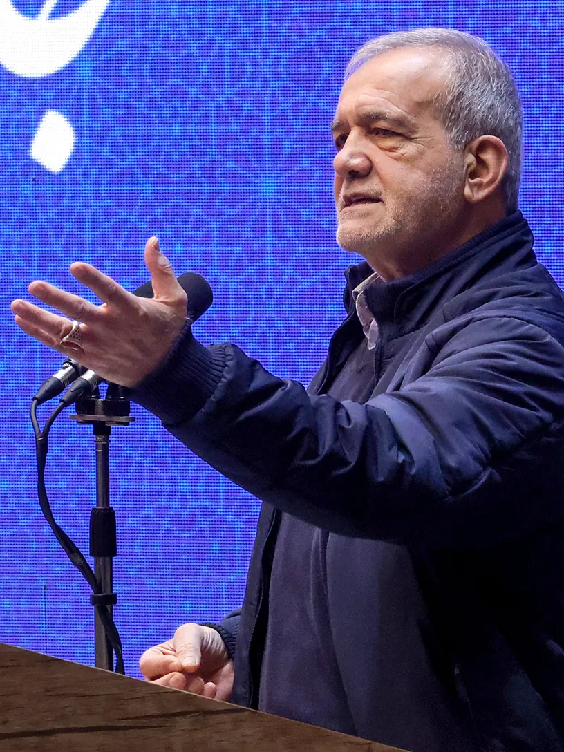 Il presidente iraniano Masoud Pezeshkian (foto Agf)