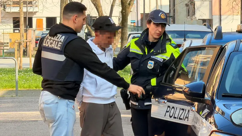 Il blitz della Polizia Locale (foto Pòrcile)