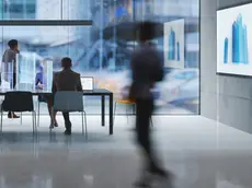 Costretta a servire il caffè durante le riunioni aziendali: la vicenda alla Keyline di Conegliano