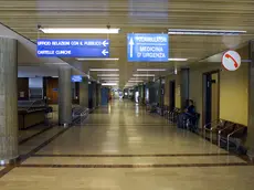 Il corridoio deserto dell'ingresso al Ca' Foncello