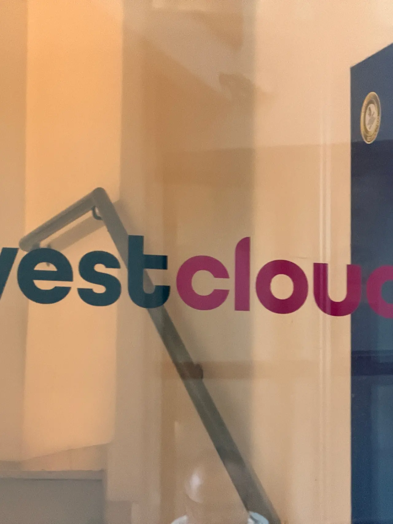 La Invest cloud di Marghera che ha licenziato 37 dipendenti per sostituirli con l'AI