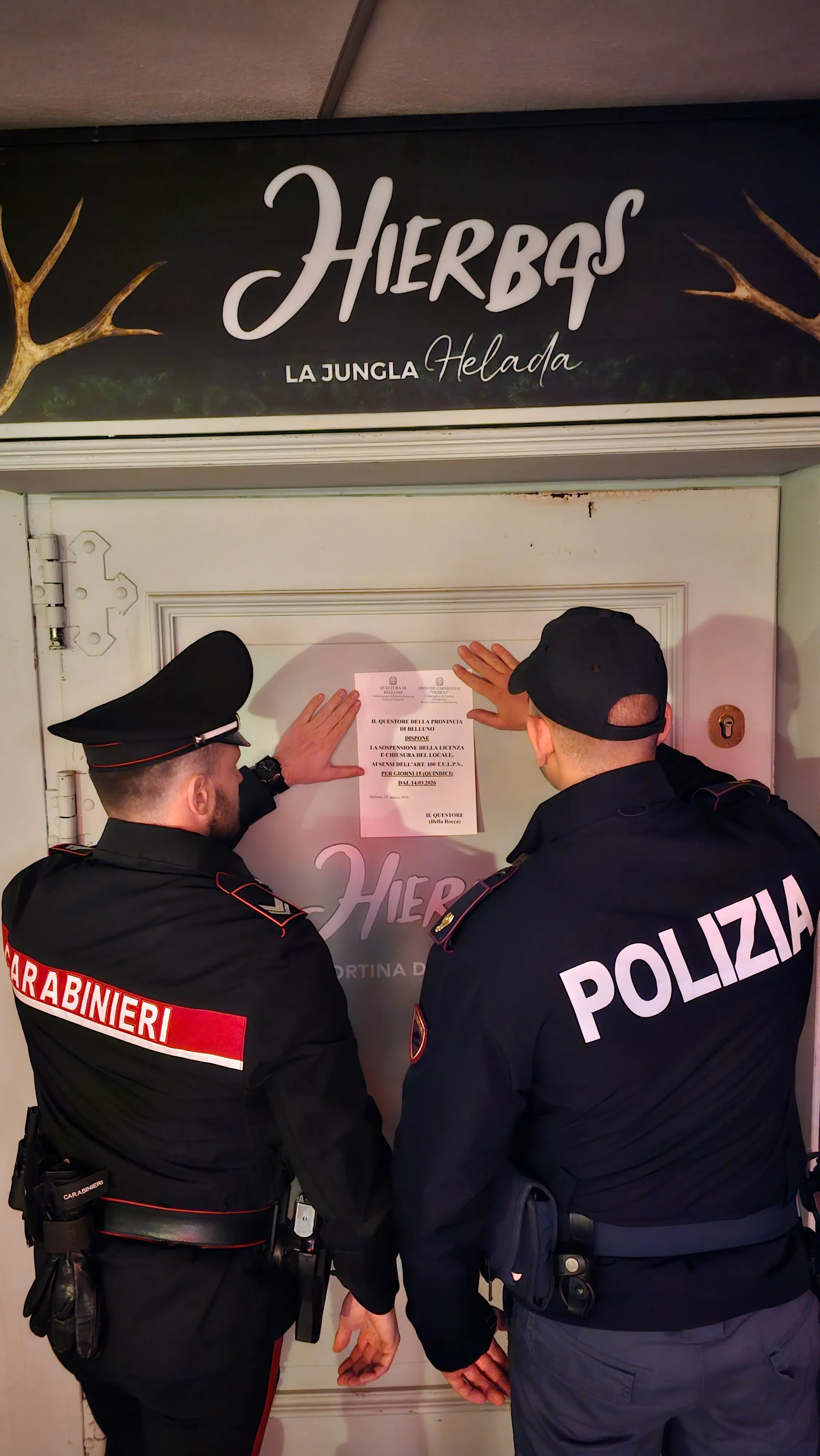 La chiusura dello Hierbas di Cortina da parte di carabinieri e polizia su ordine del questore di Belluno