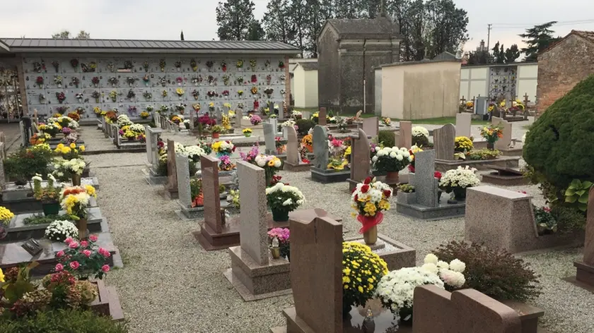 Il cimitero di Pianiga dove è avvenuto il furto di rame