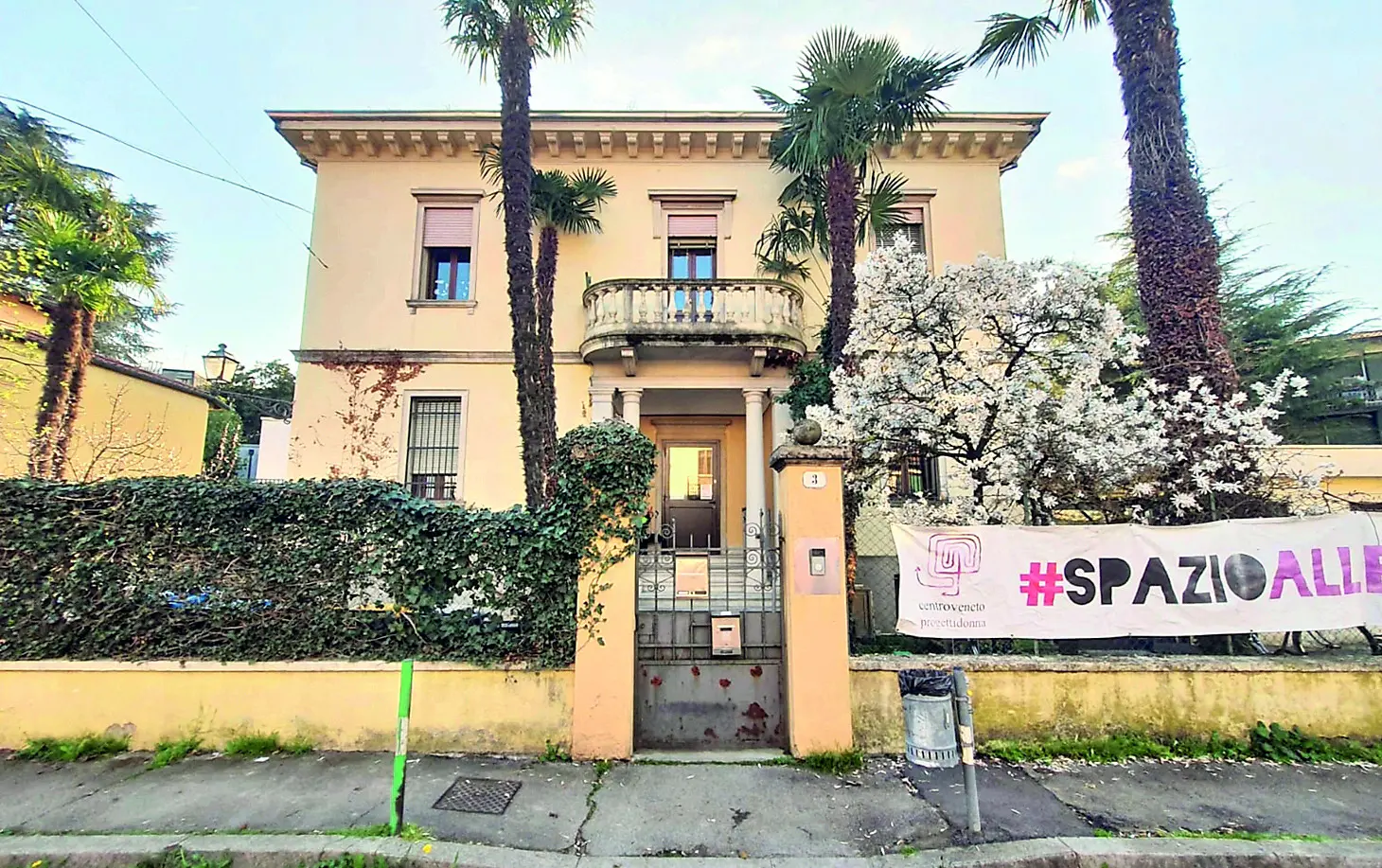 L’ingresso del Centro in via Tripoli