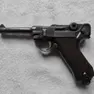 La pistola marca Luger modello P08 parte da 800 euro