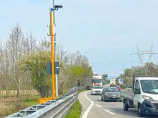 L’autovelox abbattuto un mese fa è tornato al suo posto (foto Piran)