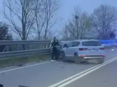 Lo scontro fra le due auto sul tratto di tangenziale della Sr47 a Selvazzano è stato particolarmente violento ed è stato necessario l'intervento dei pompieri: i conducenti sono rimasti miracolosamente illesi
