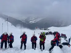 Valanga travolge un gruppo di scialpinisti