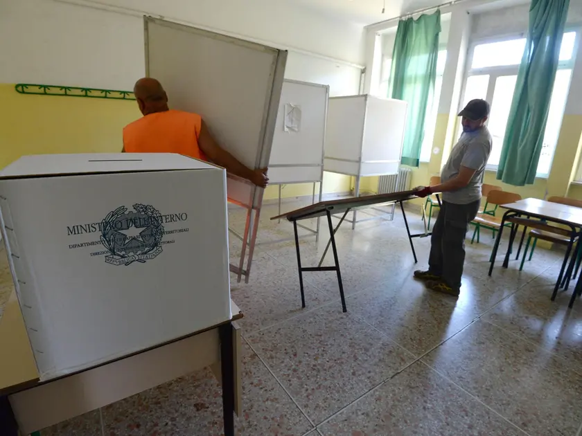 Seggi nelle scuole, a Padova scoppia la polemica