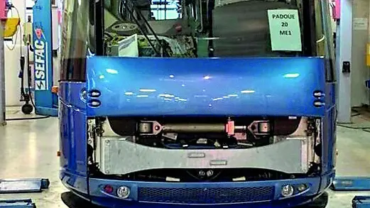 Un tram in produzione negli stabilimenti di Alstom in Alsazia