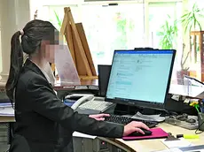 Una receptionist in un hotel delle Terme