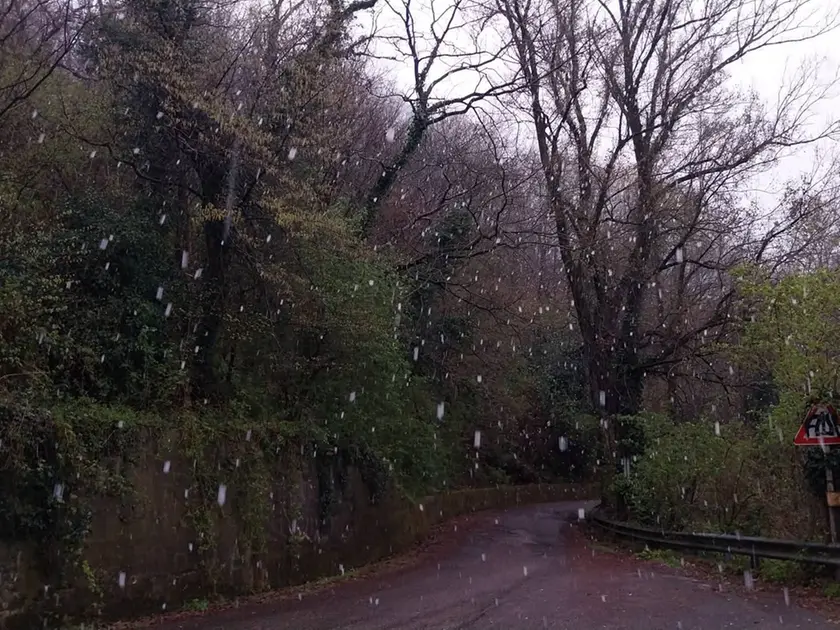 Neve sul monte Venda nelle immagini scattate all'alba di giovedì 26 marzo dall'esperto meteo Luca Tecchiato