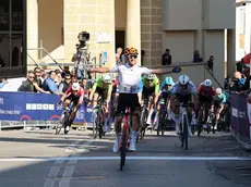 L'esultanza di Laurance sul traguardo di Valdobbiadene (Foto Xpix.it)