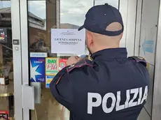 La polizia ha disposto la chiusura del bar teatro della violenza