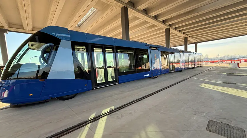 Tram Sir2 a Padova, continua la polemica: opposizione chiede trasparenza su ritardi e consegne