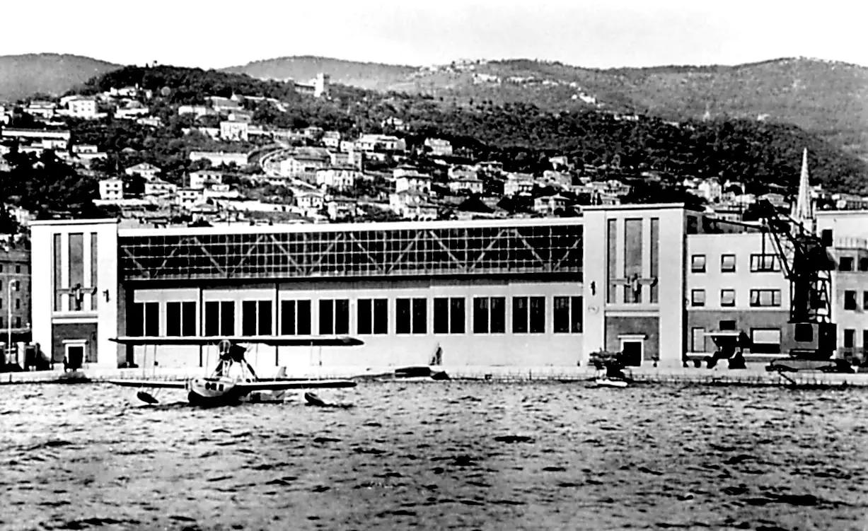 Un decollo davanti all’idroscalo, oggi Capitaneria