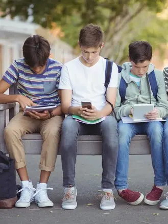 La proposta di Stefani: togliere i social agli under 14